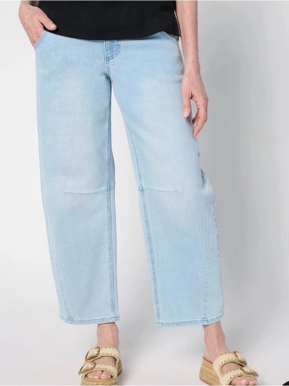 Women’s Light Blue Barrel-Leg Jeans